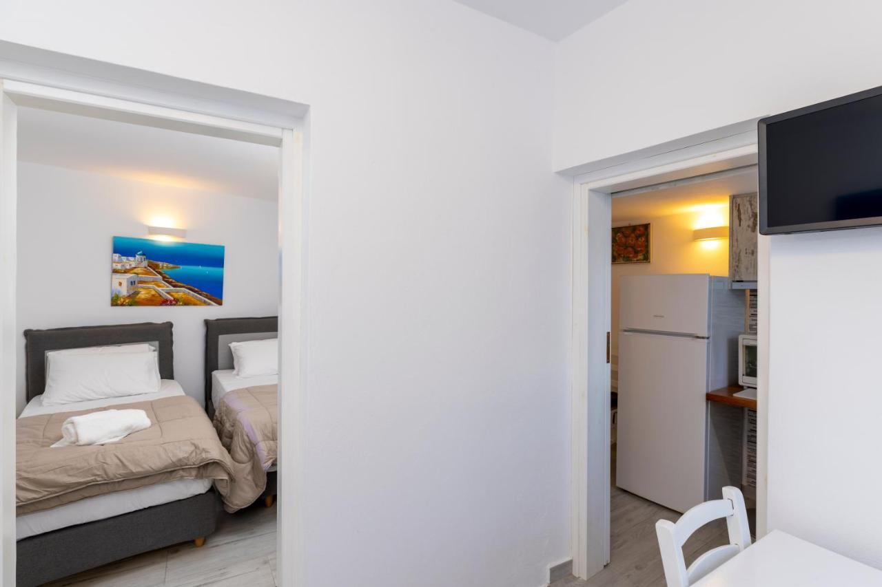Villa Ostrich Fira  Bagian luar foto